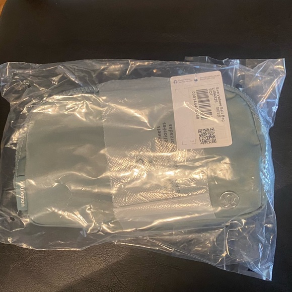 Everywhere Belt Bag - Tidewater Teal - Picture 2 of 7